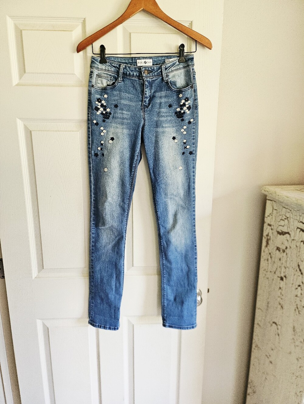 Black Daisy Kate Straight Leg 3/26 Embroidered Jeans Good Condition